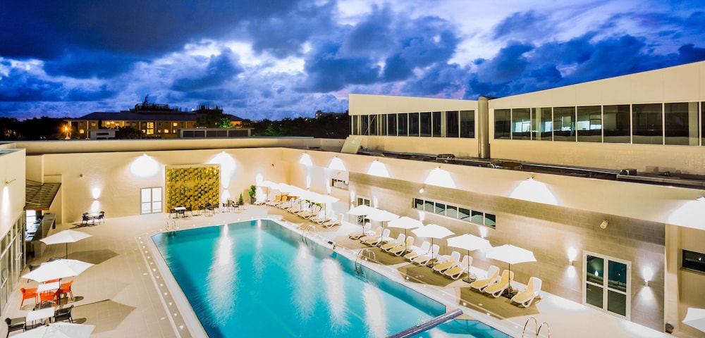 Golden Tulip Le Diplomate Cotonou 3/72