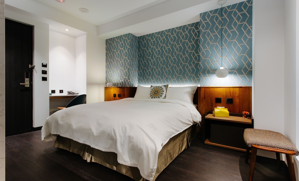 CHECK inn Taichung Zhongshan 20/50