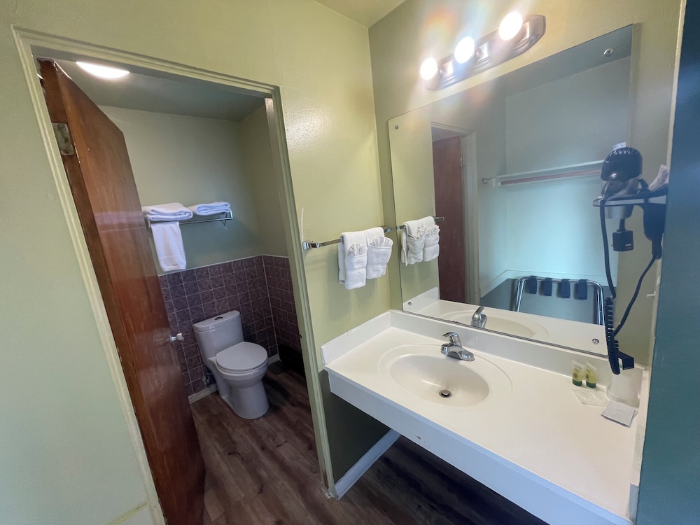 Motel Oasis Inn 50/56
