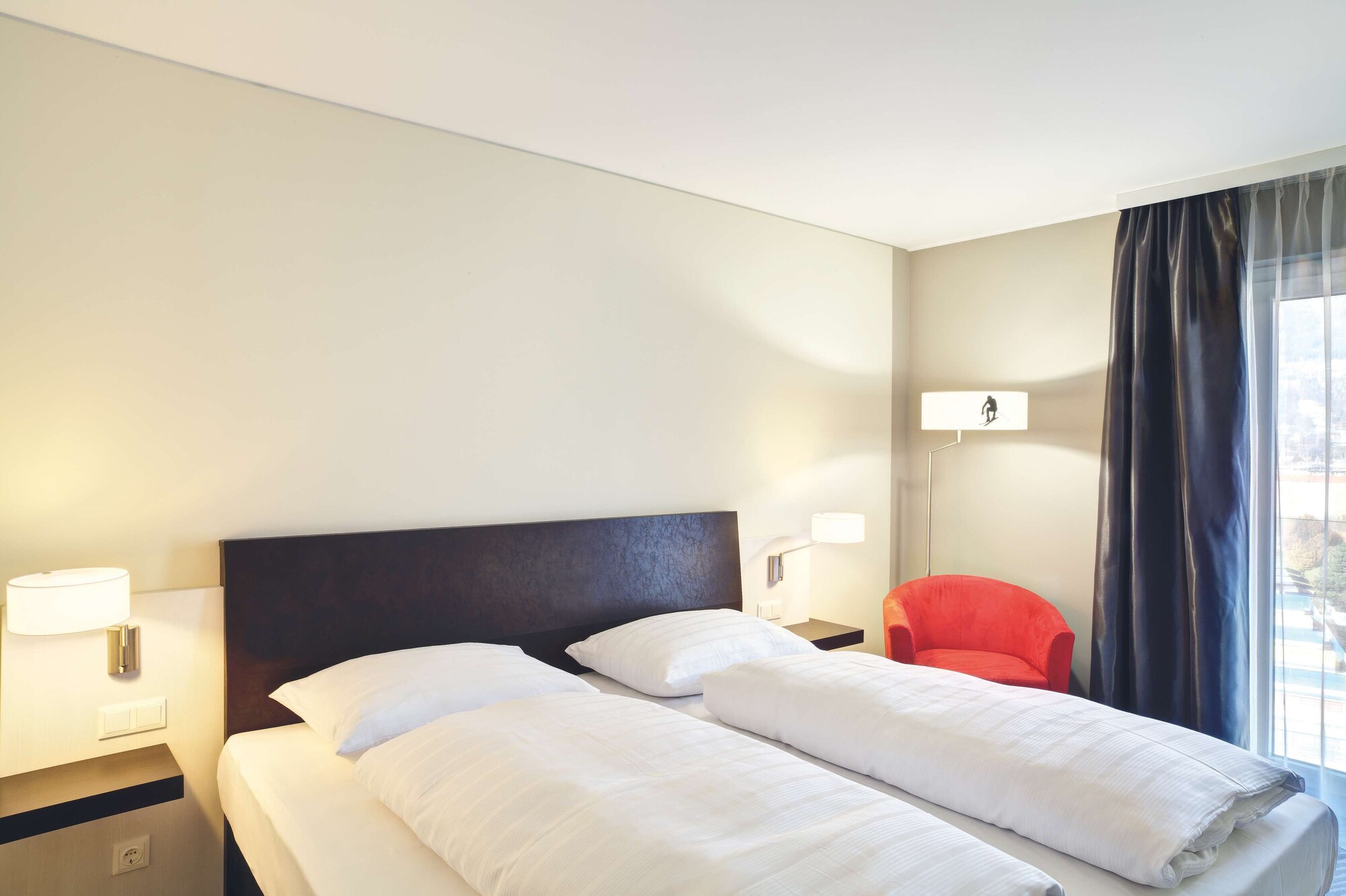 ROOM, TWIN BEDS