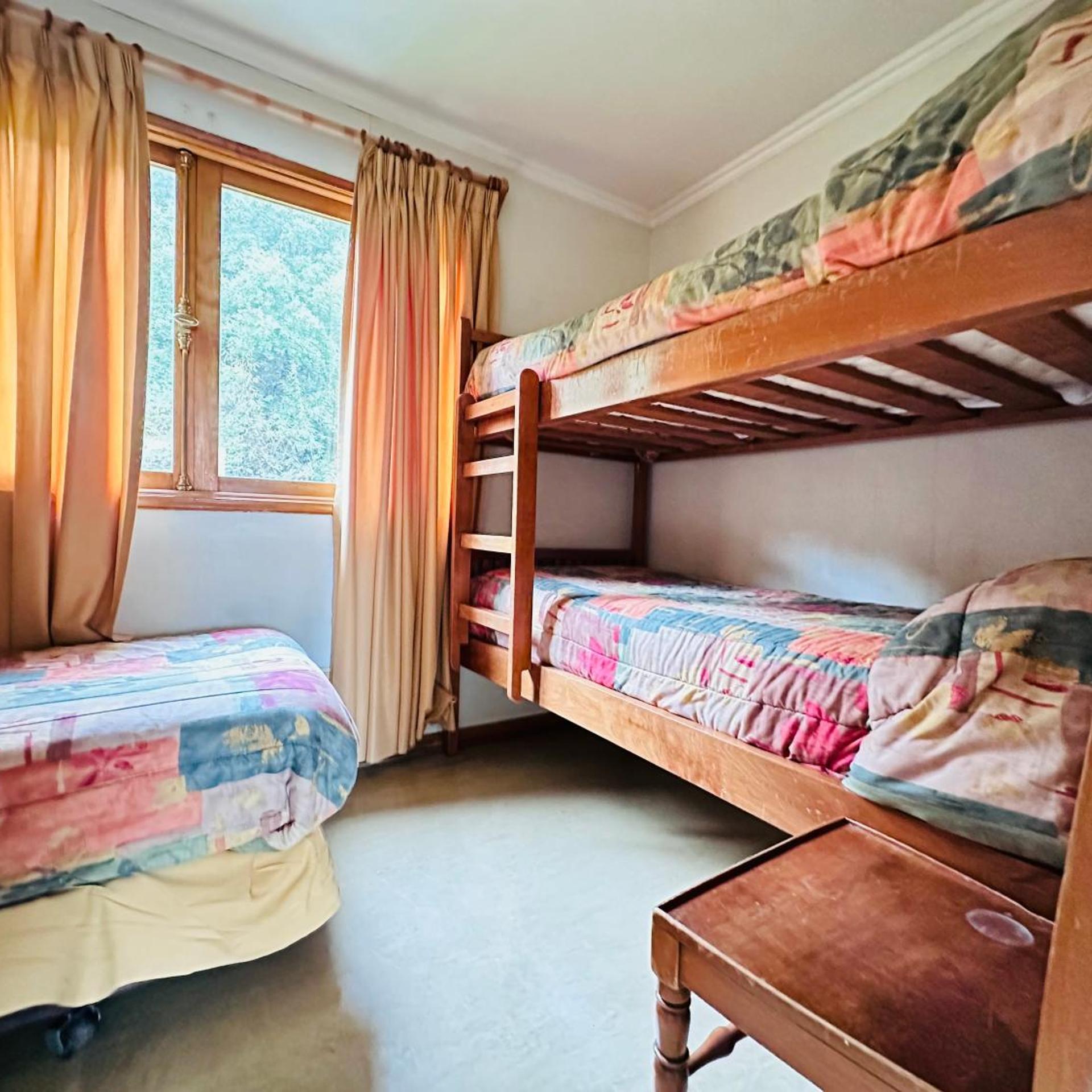 Hotel y Cabanas Punta Larga - Caja Los Andes 10/50