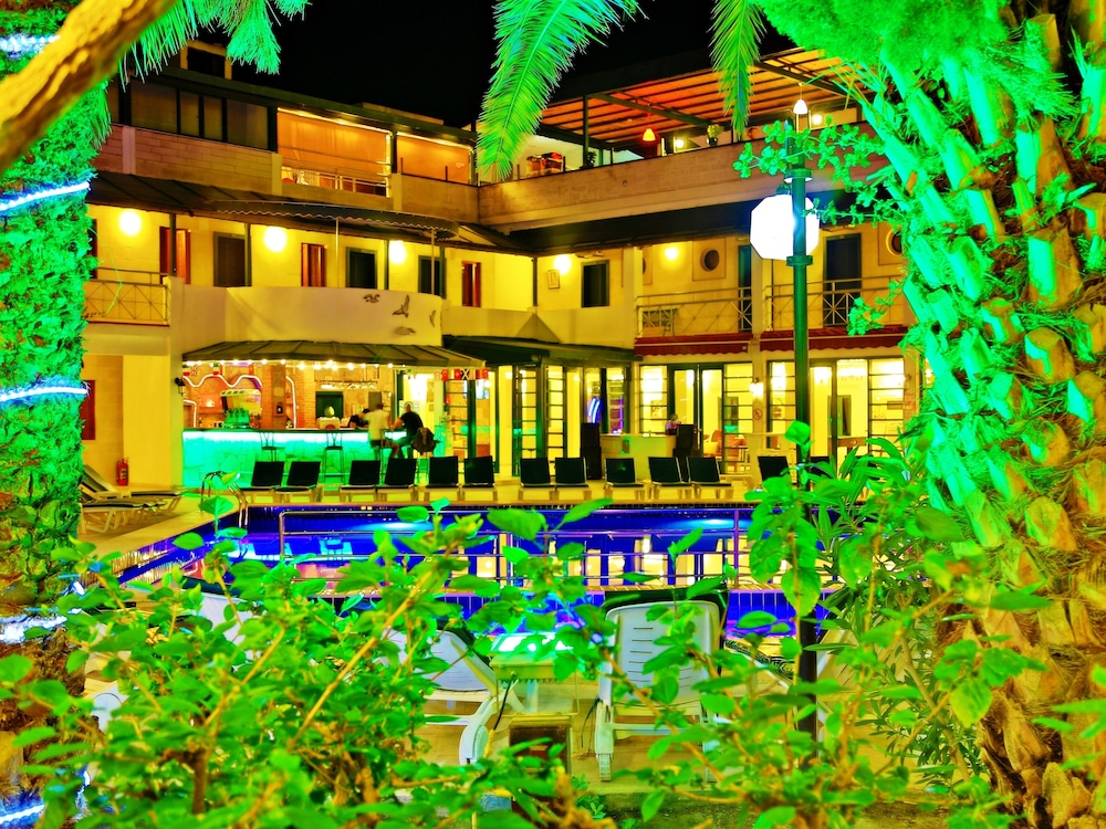 Hotel Bleu Nuit 7/50