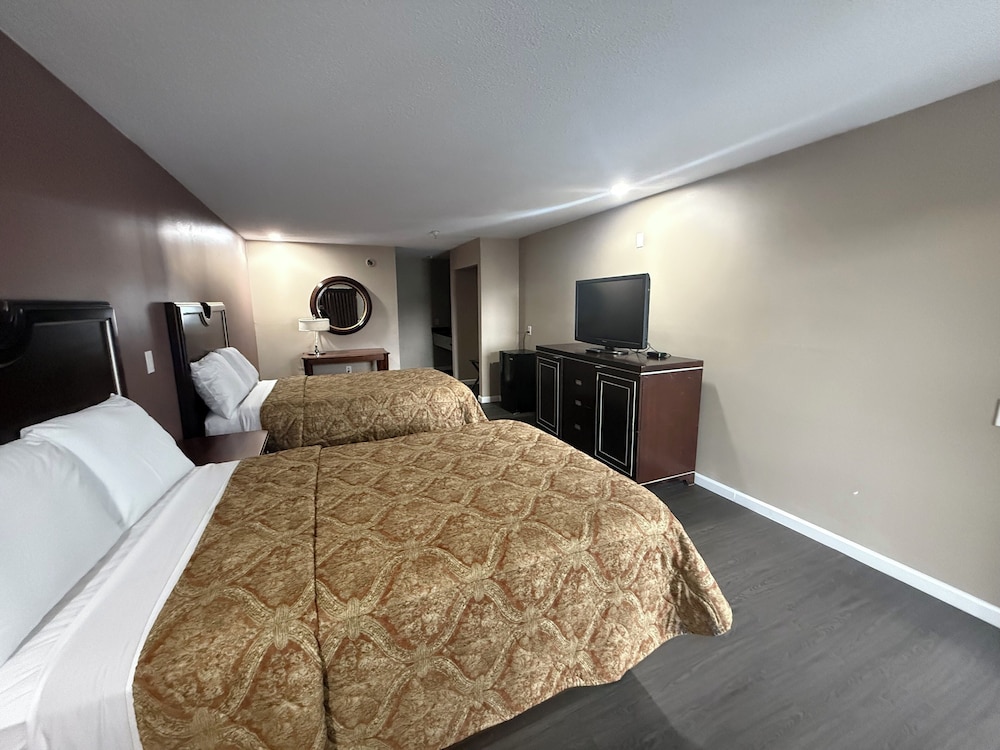 Magnolia Bay Hotel and Suites 7/19