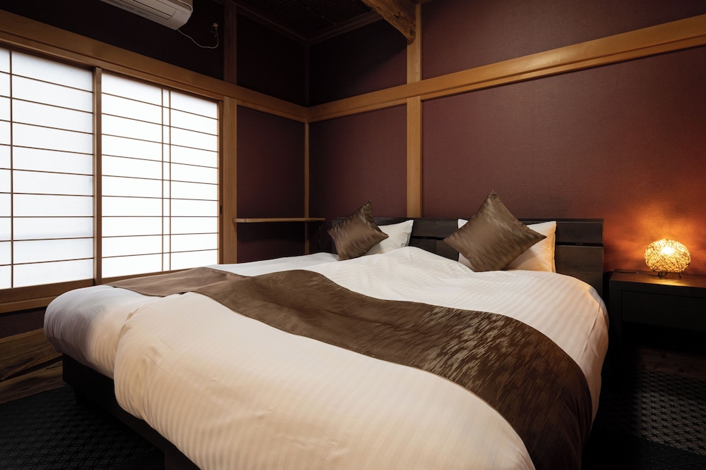 Japanese Western, Kya Ra, Twin Beds, Tatami