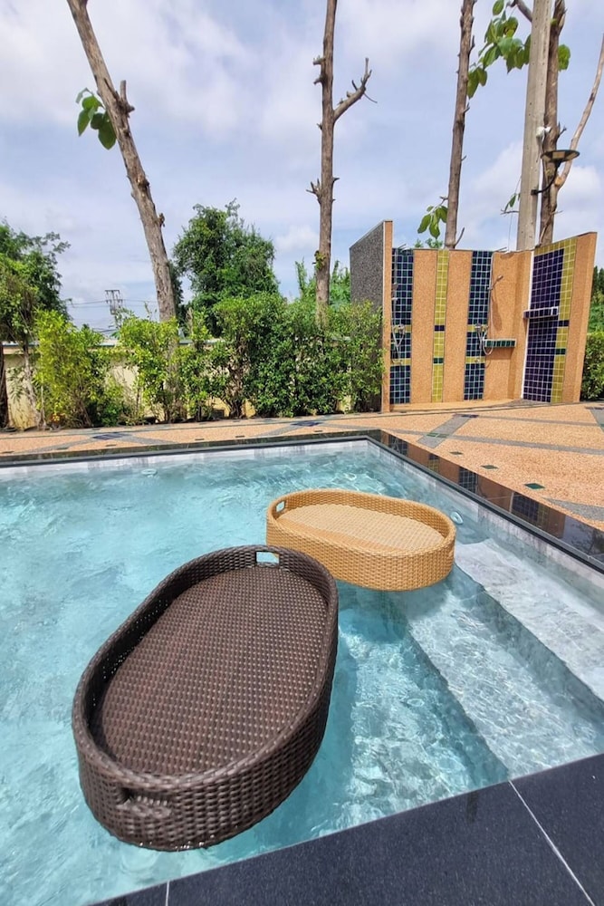 Siri Nakornpink Chiang Mai Hotel 46/75