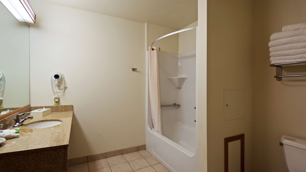 Best Western Golden Spike Inn & Suites 18/33