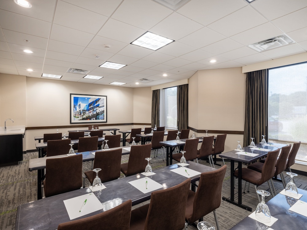 Holiday Inn Greensboro Coliseum 41/45