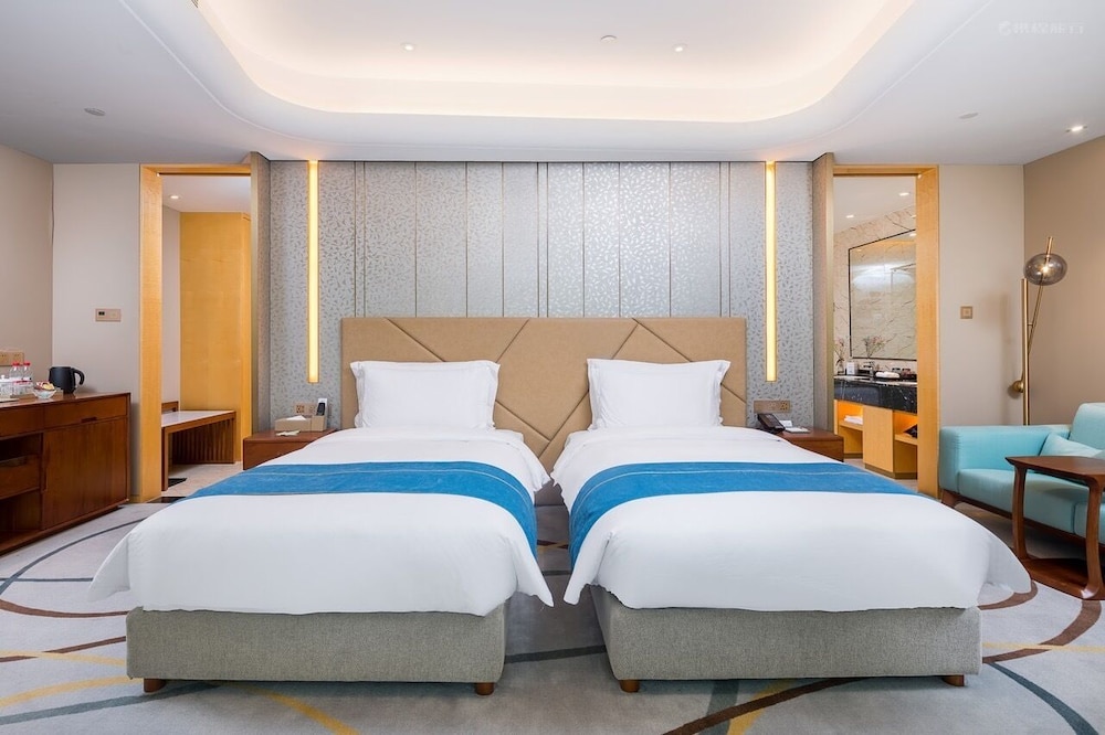 HOLLYWOOD, DELUXE, 2 DOUBLE BEDS