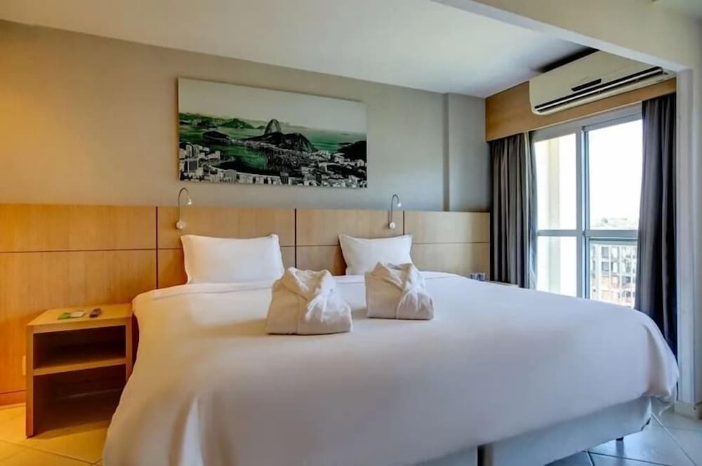 DELUXE, KING BED