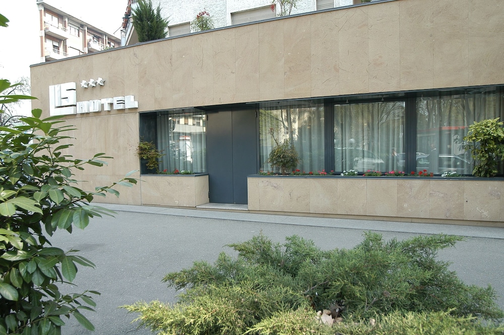 Lis Hotel 67/73