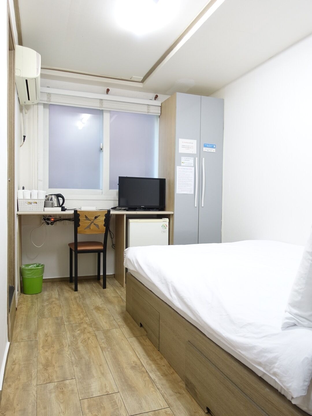 ROOM, DOUBLE BED