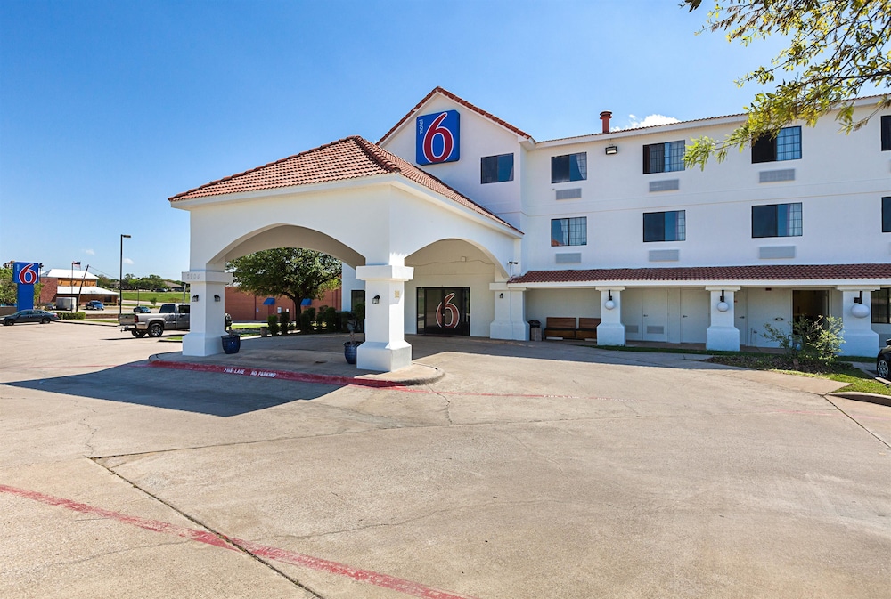 Motel6 Bedford, TX - Fort Worth 33/38