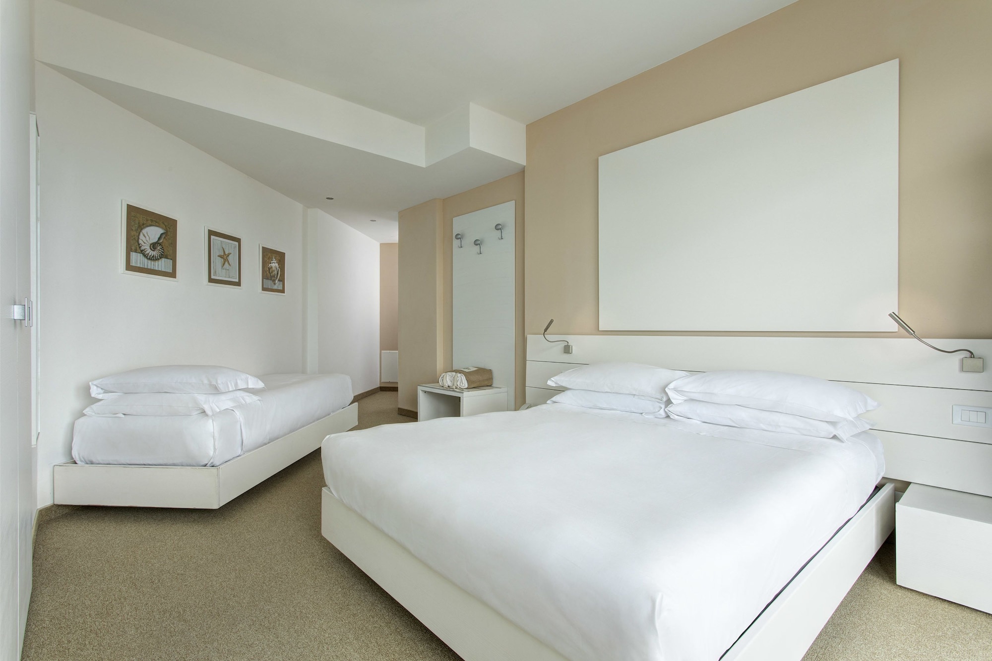 ROOM, TRIPLE, SEA VIEW