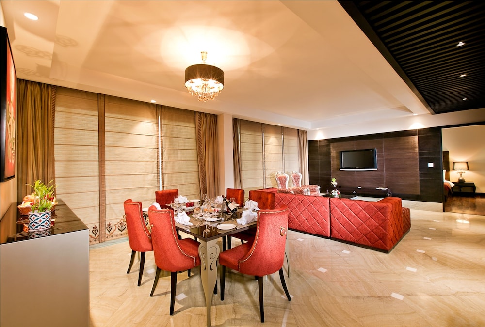 THE LALIT JAIPUR 34/50