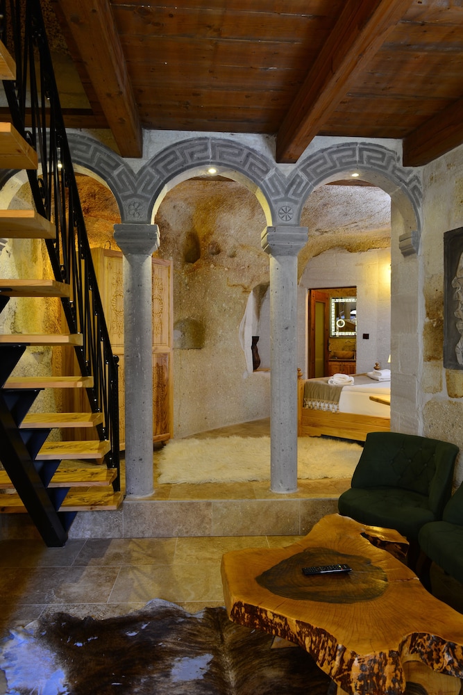 Caftan Cave Suites 21/49