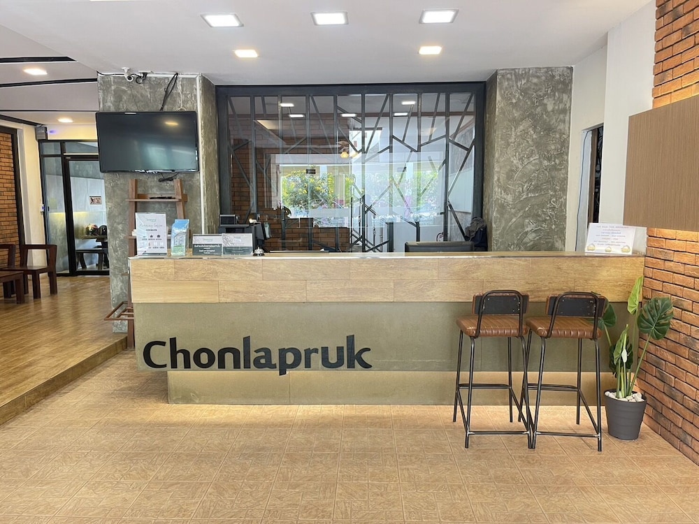 Chonlapruk Lakeside Hotel 50/56
