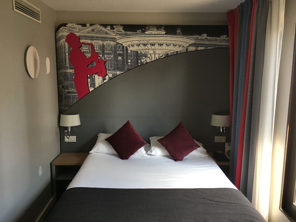 EXECUTIVE, TERRACE