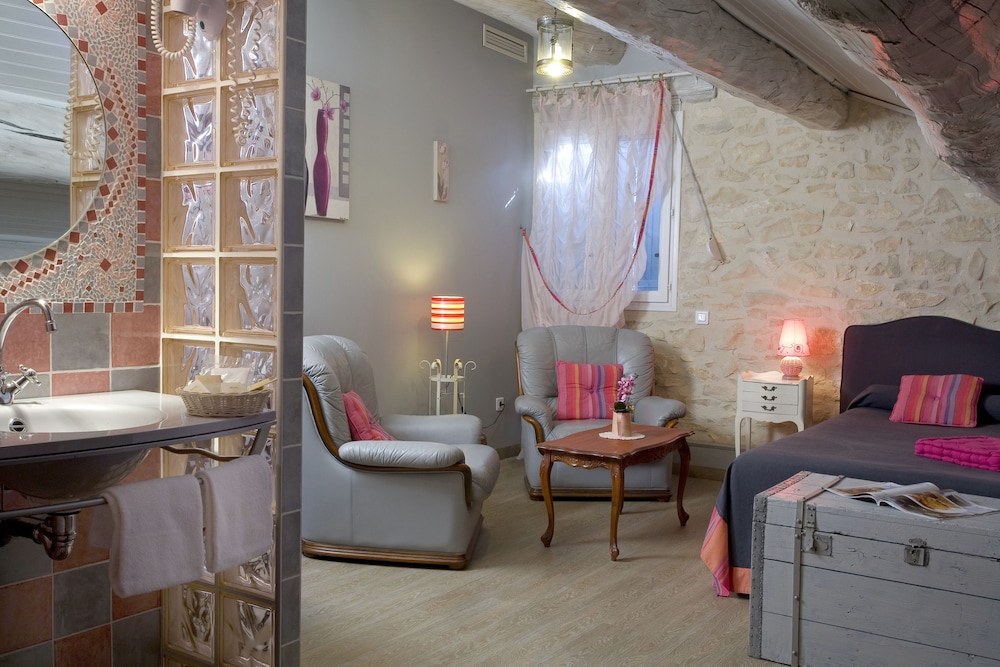 AUBERGE DE TAVEL 20/42