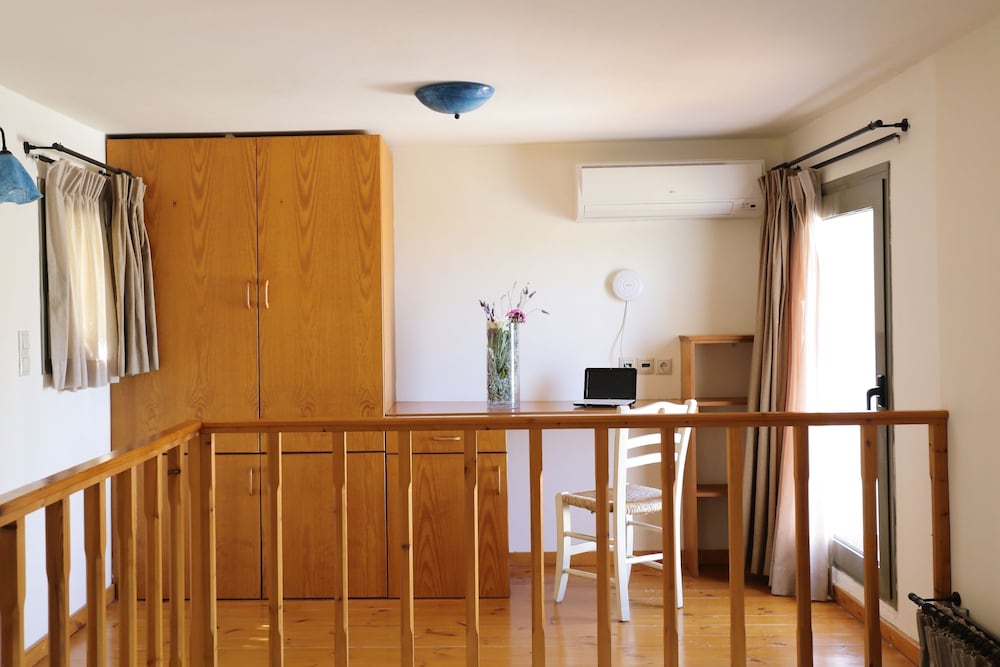 Mourtzanakis Residence 7/60