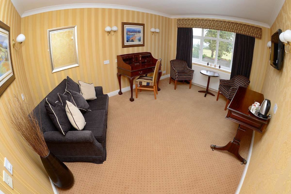 Buckatree Hall 53/69