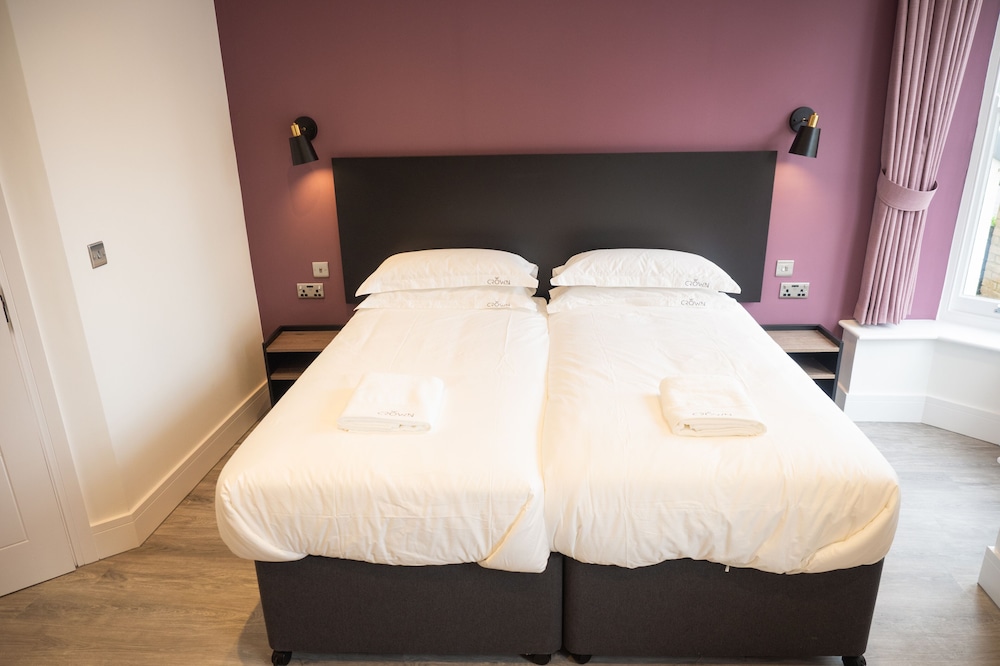 Crown Hotel 29/48