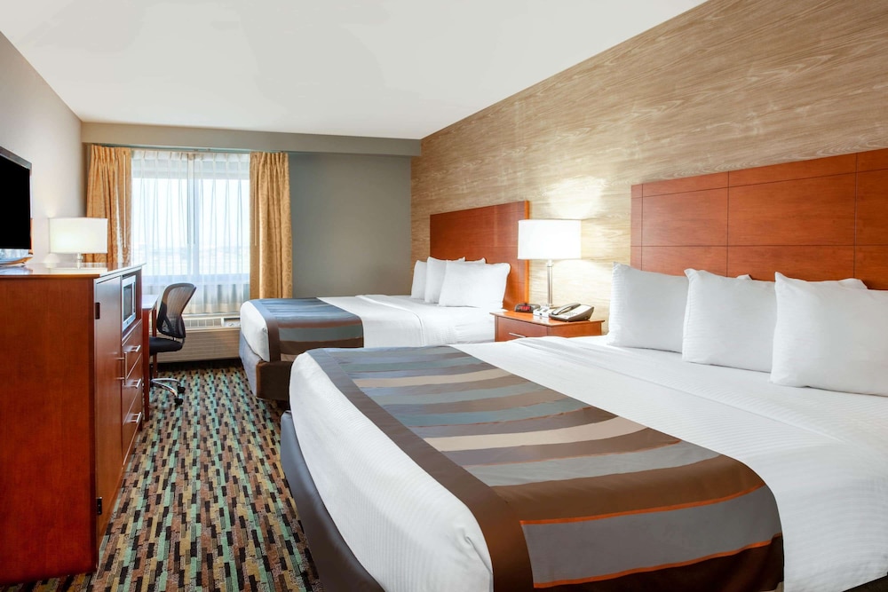 Wingate by Wyndham Detroit Metro Airport 10/44