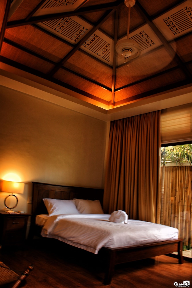 Bravo Resorts Munting Paraiso 6/49