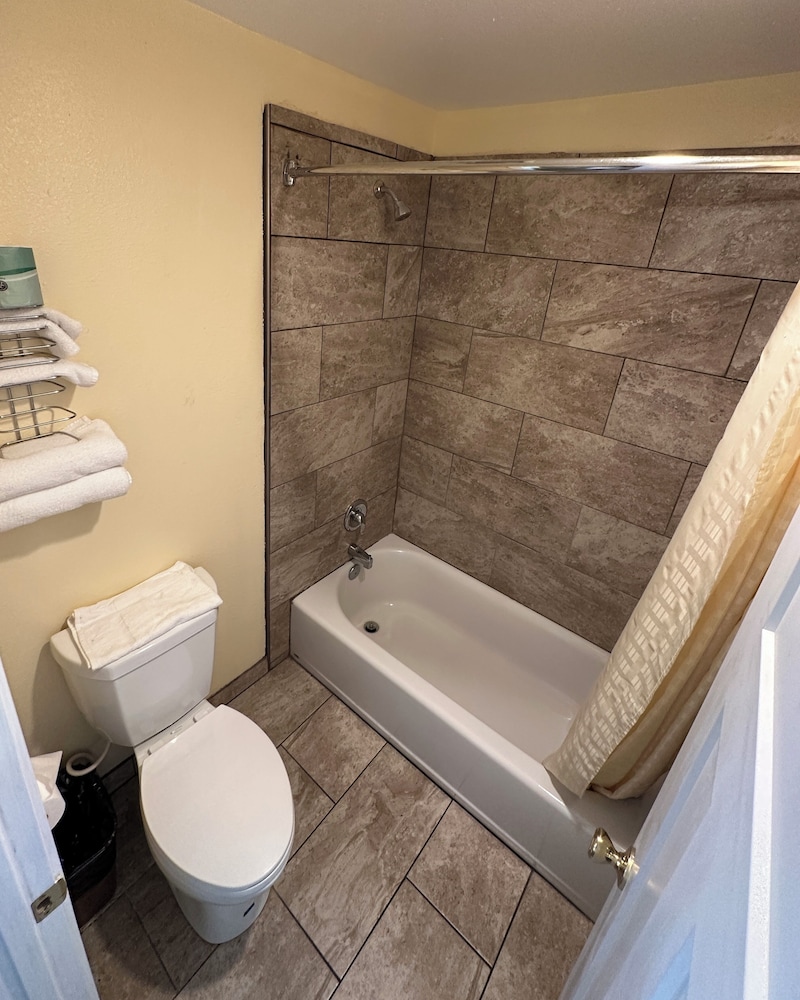 Relax Inn of Medford 38/38