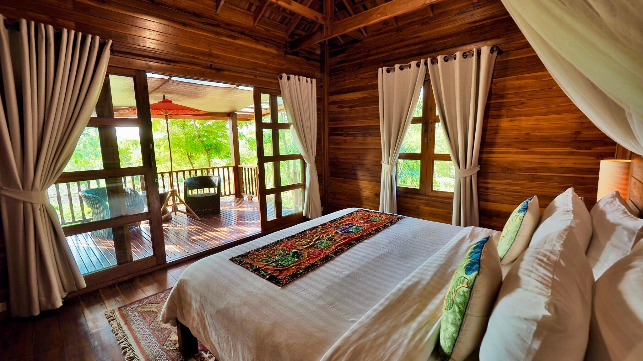 VILLA, MOUNTAIN VIEW