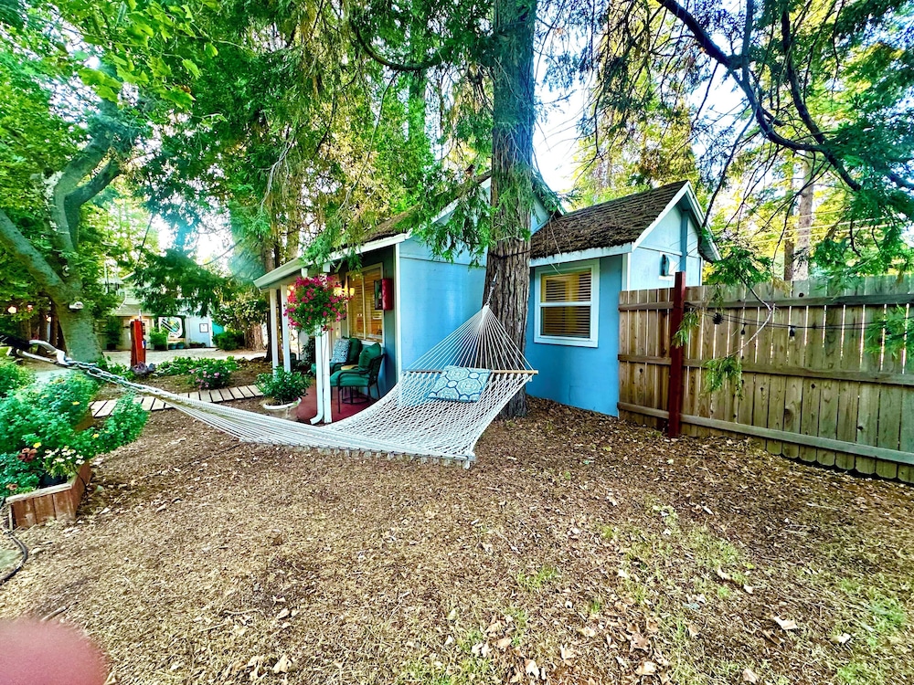 The Pines Motel and Cottages 65/73