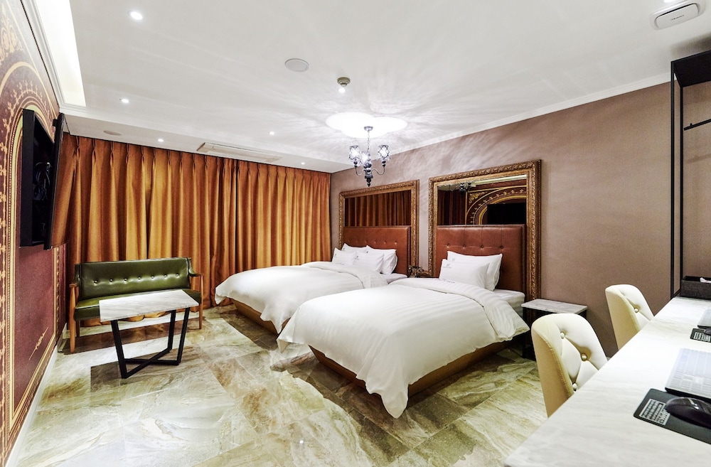 Hotel The Class 12/45
