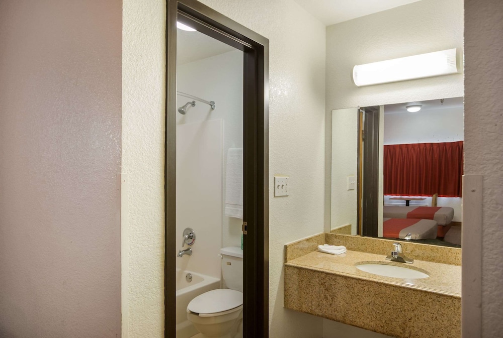 Americas Best Value Inn & Suites Humble 34/40