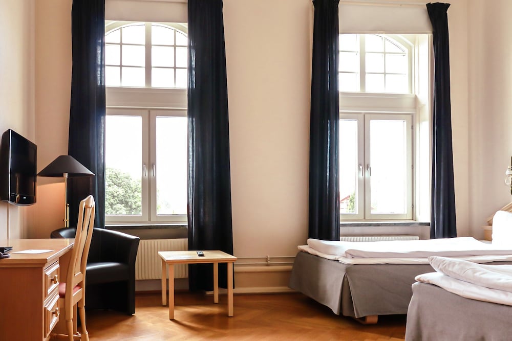 First Hotel Christian Iv 30/76