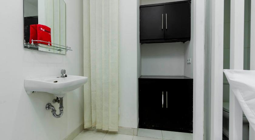 Reddoorz Plus Pasar Baru 32/43