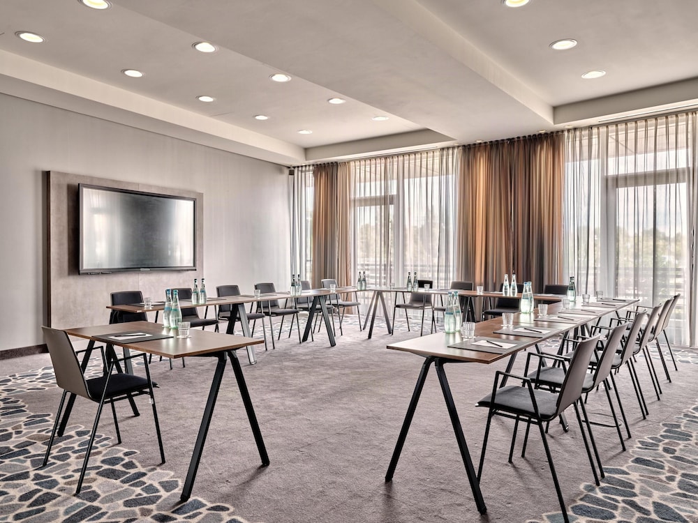 Radisson Blu Hotel, Hamburg Airport 56/66