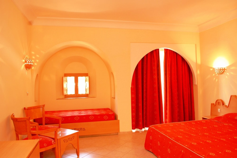 ZITA BEACH RESORT 10/50