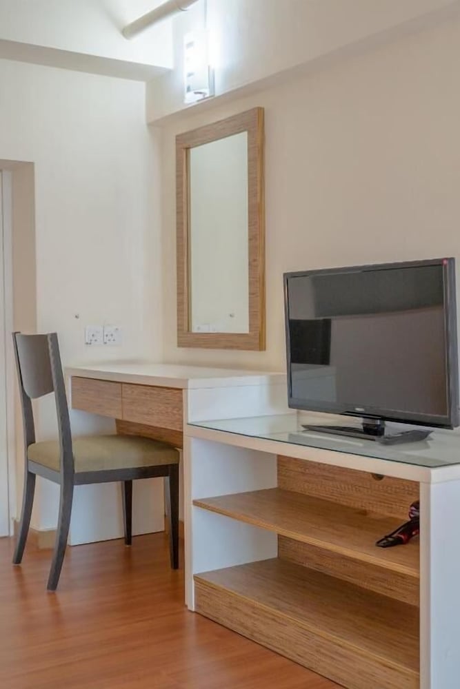 The Ceo Executive Office Suites 33/47