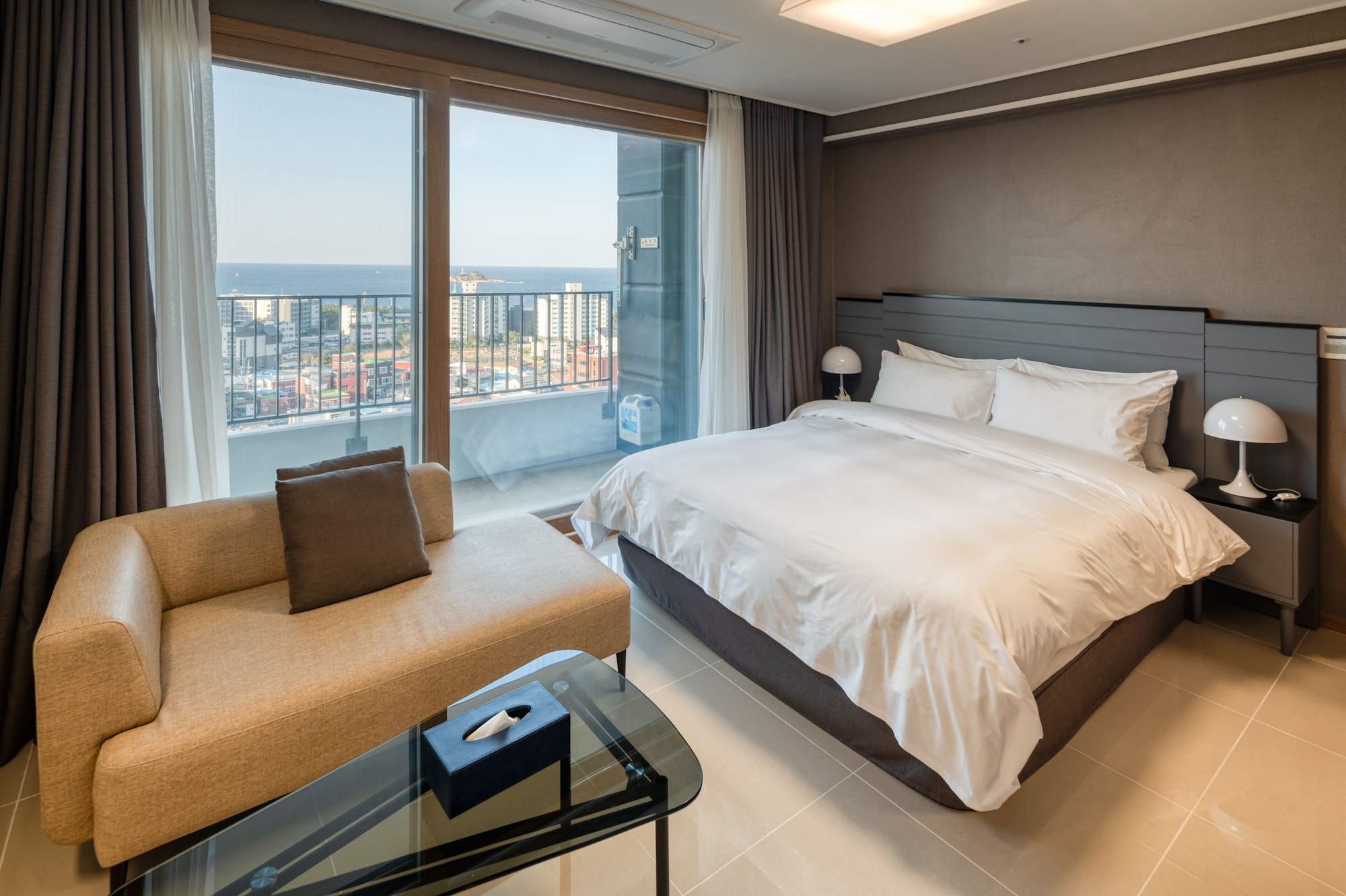 OCEAN, DOUBLE BED
