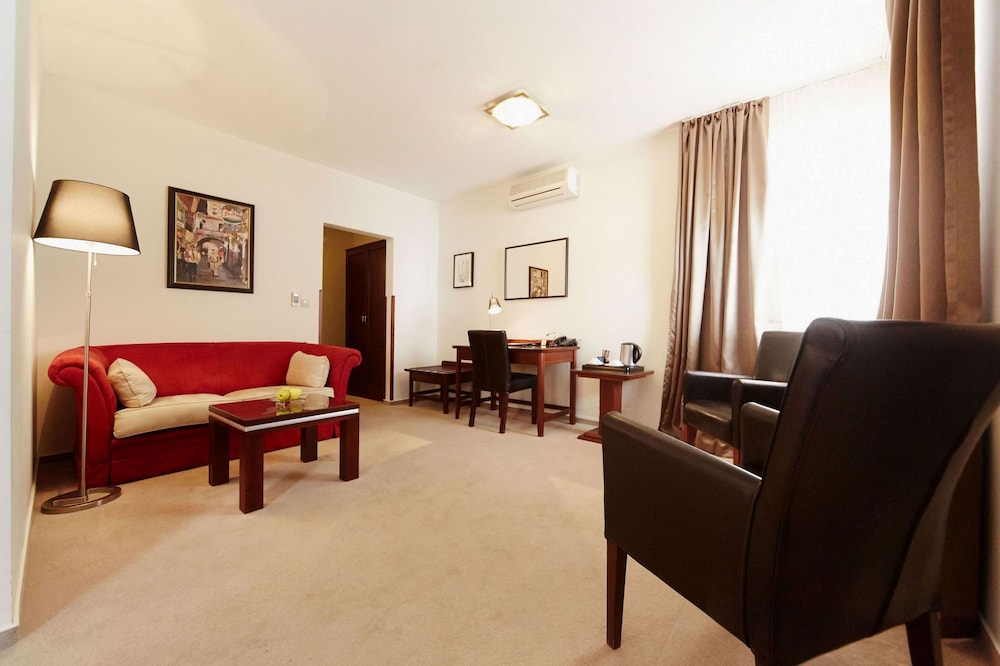 Bristol Hotel 39/52