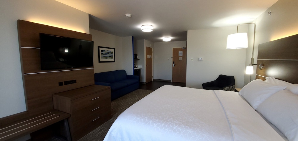 Holiday Inn Express Suites South 16/73