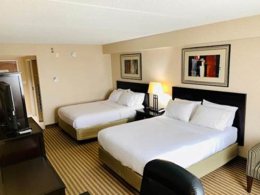 Newmarket Hotel And Suites 26/66