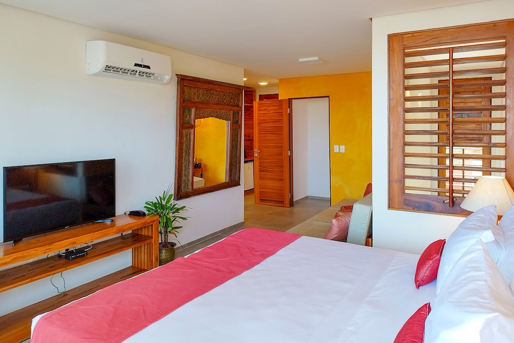 Zorah Beach Hotel 8/50