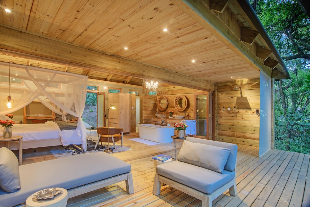 Summerfields Rose Retreat Spa 6/50