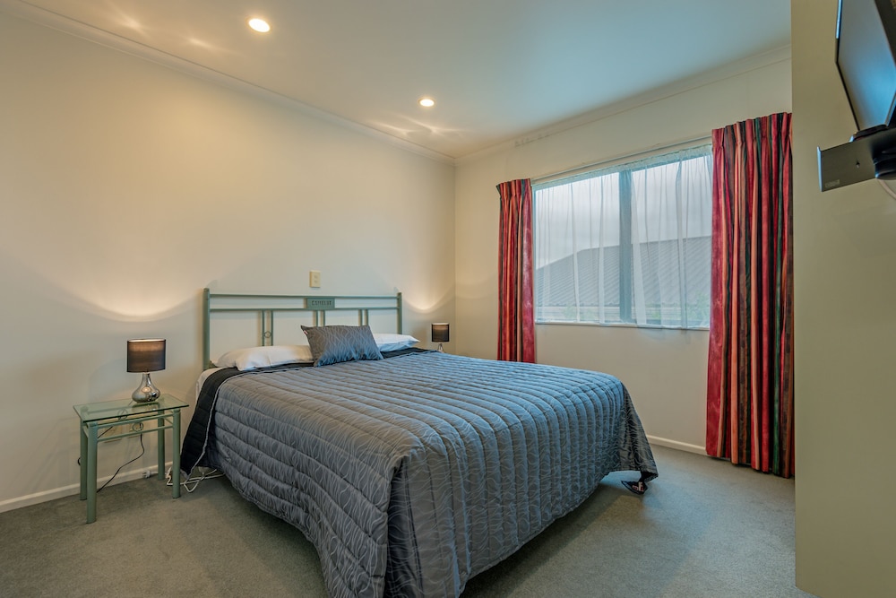 Camelot Motor Lodge 9/35