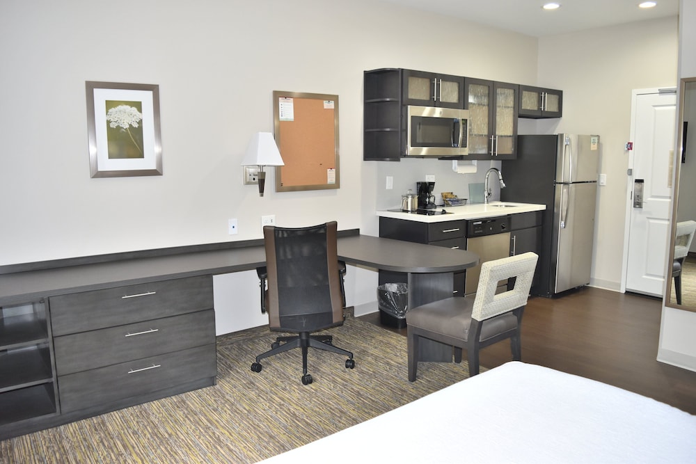 CANDLEWOOD SUITES KANSAS CITY - INDEPENDENCE 49/63