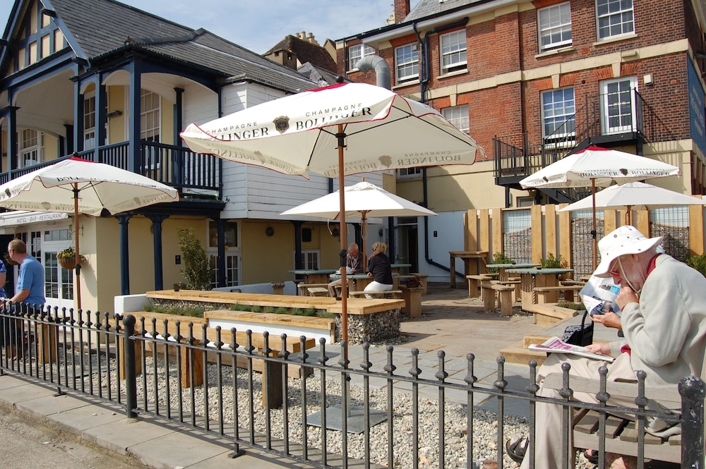 Royal Hotel 4/69