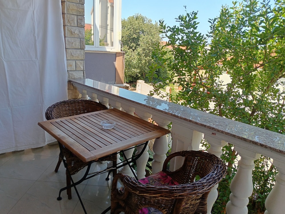 APARTMENTS MORETA 45/50
