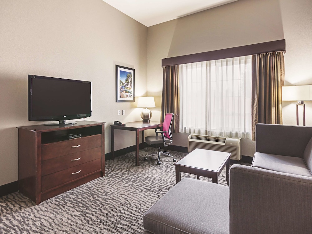 La Quinta Inn & Suites by Wyndham Fresno Northwest 28/44