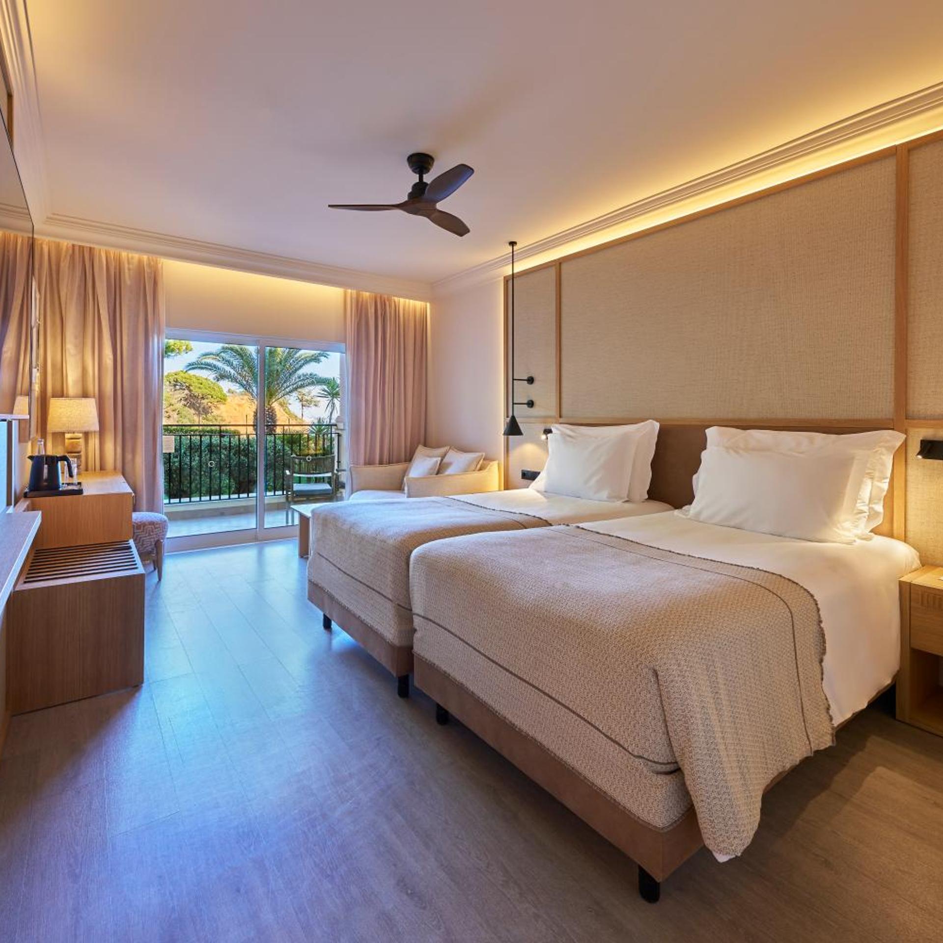 Room, Double or Twin Bed, Side Sea View