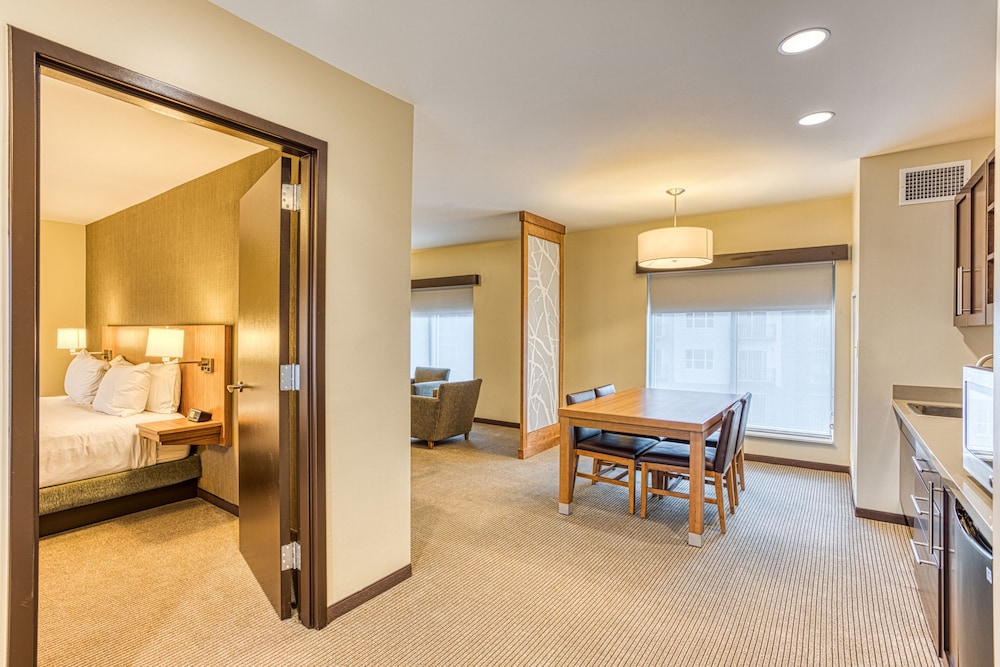 Hyatt Place Greensboro Downtown 32/50